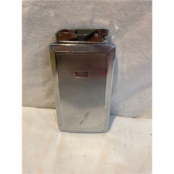 Cigarette holder with lighter