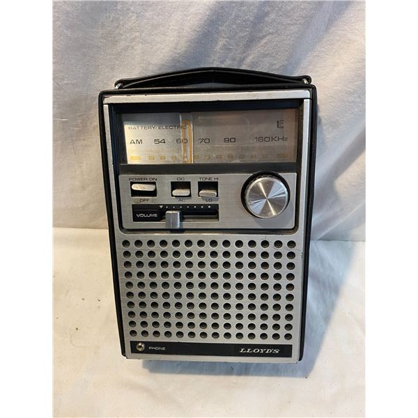 Lloyds battery/ electric radio player