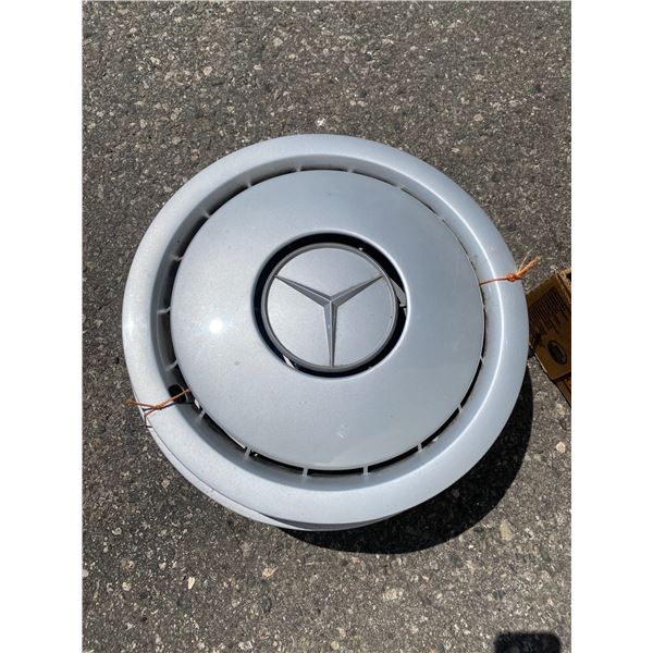 4 Mercedes hub caps