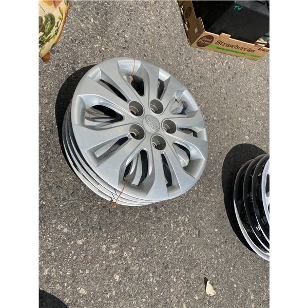 4 Kia hub caps