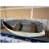 Image 2 : 7' WHITE 2 PERSON FIBERGLASS ROW BOAT WITH WOODEN TRANSOM