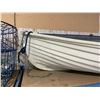 Image 4 : 7' WHITE 2 PERSON FIBERGLASS ROW BOAT WITH WOODEN TRANSOM