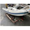Image 3 : MERCURY AA350042M 5 PERSON SOLID BOTTOM INFLATABLE BOAT WITH SEAT, STEERING CONSOLE, CONTROLS,