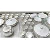 Image 2 : Royal Albert Bone China Val D'Or Set (129)  [136719]