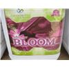 Image 2 : 2 10L CONTAINERS OF GREEN SKY BIO BLOOM 034 LIQUID FERTILIZER