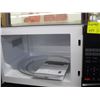 Image 2 : MAGIC CHEF BLACK MICROWAVE OVEN