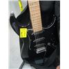 Image 2 : KIRK HAMMETT STUDENT SERIES ELECTRIC GUITAR WITH BAG & STAND