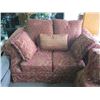 Image 2 : MATCHING SOFA & LOVESEAT WITH EXTRA PILLOWS