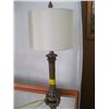 Image 1 : TABLE LAMP
