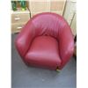 Image 1 : RED LEATHER CLUB CHAIR