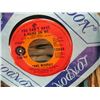 Image 2 : BOX & CARRYING CASE OF COLLECTOR 45 RPM RECORDS