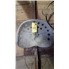Image 1 : OLD TRACTOR SEAT