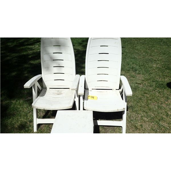 2 HIGH-BACK LAWN CHAIRS & TABLE