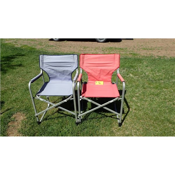 2 FOLDING CHAIRS