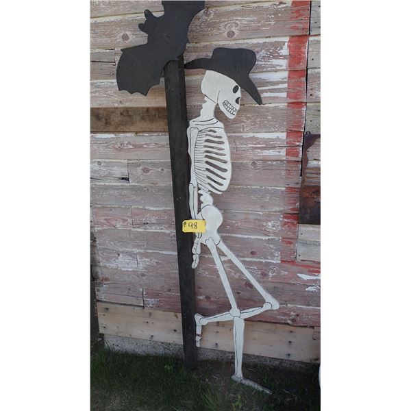 WOODEN HALLOWEEN DECORATION