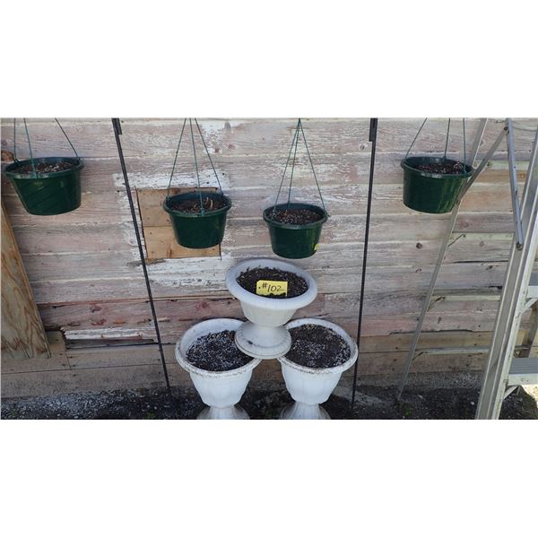 PLASTIC POTS & HANGING PLANT HOLDERS