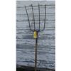 Image 1 : 4-TINE PITCH FORK