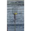 Image 1 : 4-TINE PITCH FORK