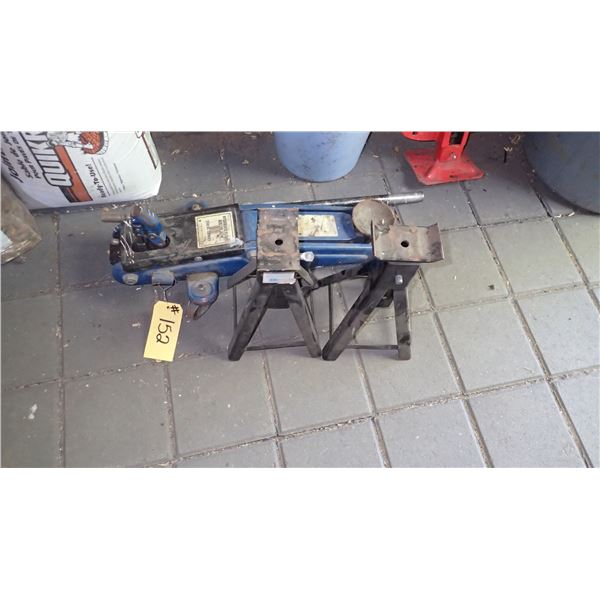 HYDRAULIC FLOOR JACK 1500 KG CAP AND TWO JACKSTANDS