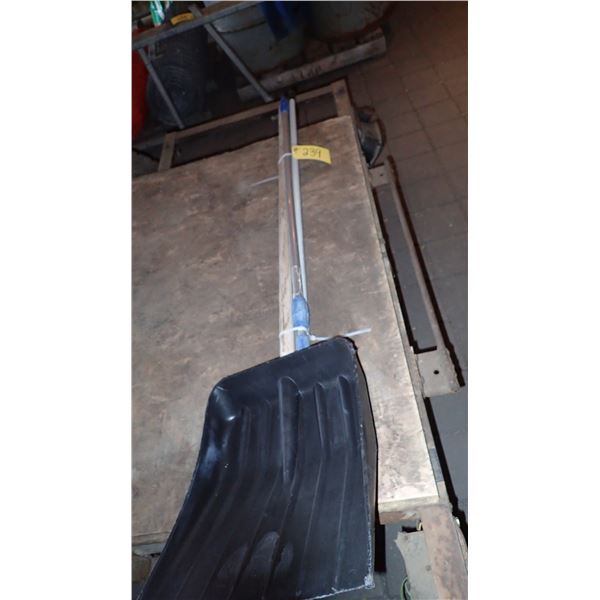 SQUARE NOSE PLASTIC SHOVEL EXTENSION HANDLES & BROOM HANDLE