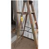 Image 1 : 6' WOODEN STEP LADDER