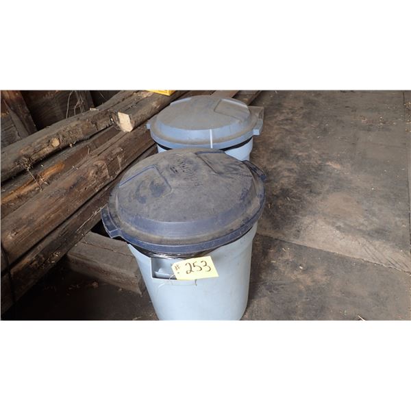 2 RUBBERMAID ROUGHNECK BLUE GARBAGE CANS