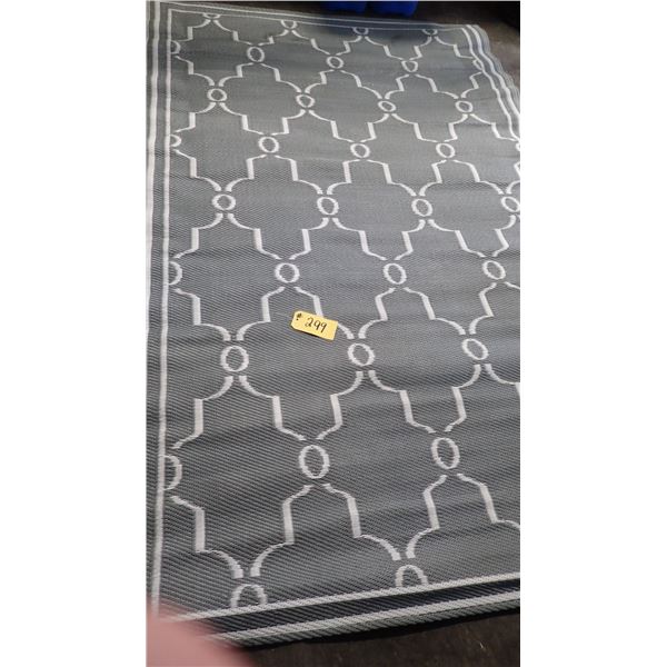 OUTDOOR RV CARPET (APPROXIMATELY 5' X 8')