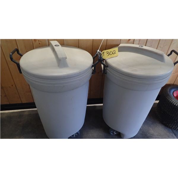 2 GARBAGE CANS WITH WHEELS