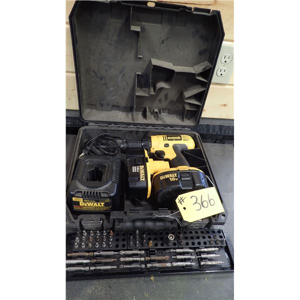 DEWALT CORDLESS DRILL SET 18 V WITH BITS