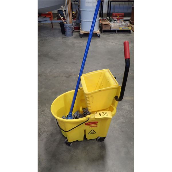 RUBBERMAID MOP BUCKET & WRINGER
