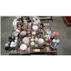 Image 1 : PALLET OF VARIOUS PAINT & PAINT SUPPLIES