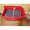 Image 1 : 35-GALLON STERILITE CONTAINER OF QUEEN SIZE SHEETS, PILLOW CASES & COMFORTER
