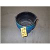 Image 1 : 4 - 8 QUART PLASTIC BUCKETS