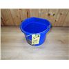 Image 1 : 1 - FLAT BACK 8 QUART PLASTIC BUCKET