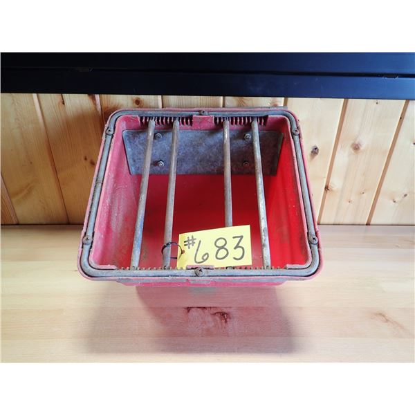 DURAFLEX 9 QUART FOAL FEEDER