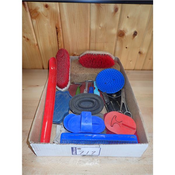 ASSORTED GROOMING EQUIPMENT