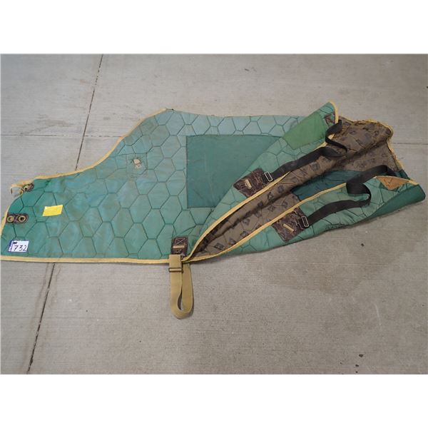 BIG D WINTER HORSE BLANKET (MISSING BREAST STRAP), SIZE 75