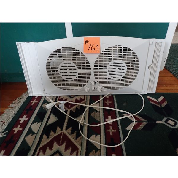WINDOW FAN 3-SPEED REVERSIBLE WITH COOLING THERMOSTAT