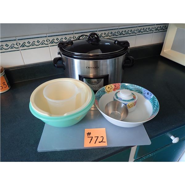 CROCK-POT (DISPLAY NOT WORKING), PLASTIC BOWLS, DISH & SUGAR BOWL