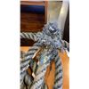 Image 2 : Coil of thick rope - split