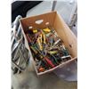 Image 2 : 2 boxes of hand tools and fall safety harnesses