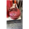 Image 2 : 4 jerry cans and metal gas can