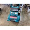 Image 2 : Makita MAC5200 5 gallon air compressor working