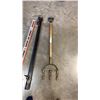 Image 2 : Slide clamp, 4 ft level and 3 head garden planter