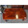 Image 2 : MAHOGANY FINISH COFFEE TABLE - 62 INCHES X 30.5 X 20 TALL