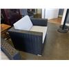 Image 2 : BRAND NEW OUTDOOR CLUB CHAIR W/ LIGHT GREY CUSHIONS - RETAIL $499