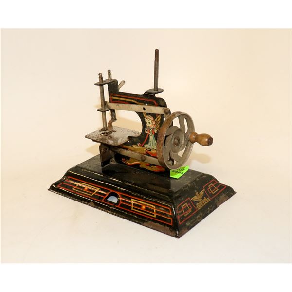 ANTIQUE GERMAN CASICE 121 CHILDS SEWING MACHINE