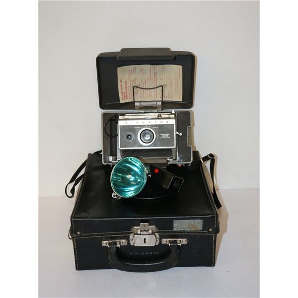 1950S POLAROID FOLDING LAND CAMERA SET