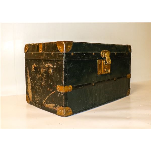 ANTIQUE MINIATURE LOCKING STEAMER TRUNK WITH KEY