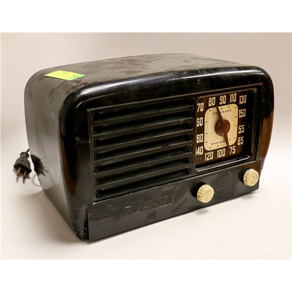 BAKELITE ADMIRAL TABLE TOP RADIO